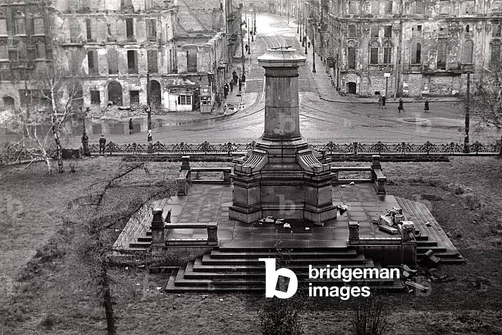 Warsaw, 1945. Krakowskie Przedmiescie street. Pulpit where the Adam Mickiewicz statue used to be. 