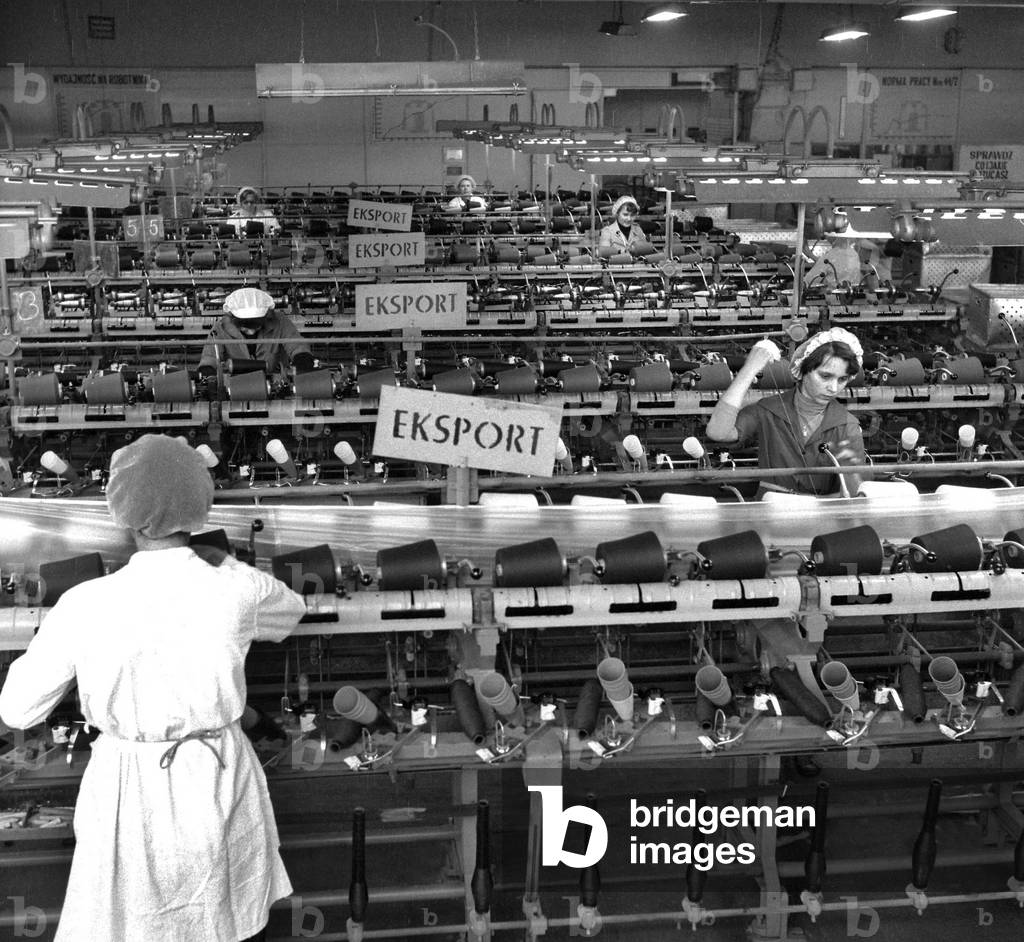 Torun, Poland, 12.1977. Merinotex Factory - spinning mill workshop. 