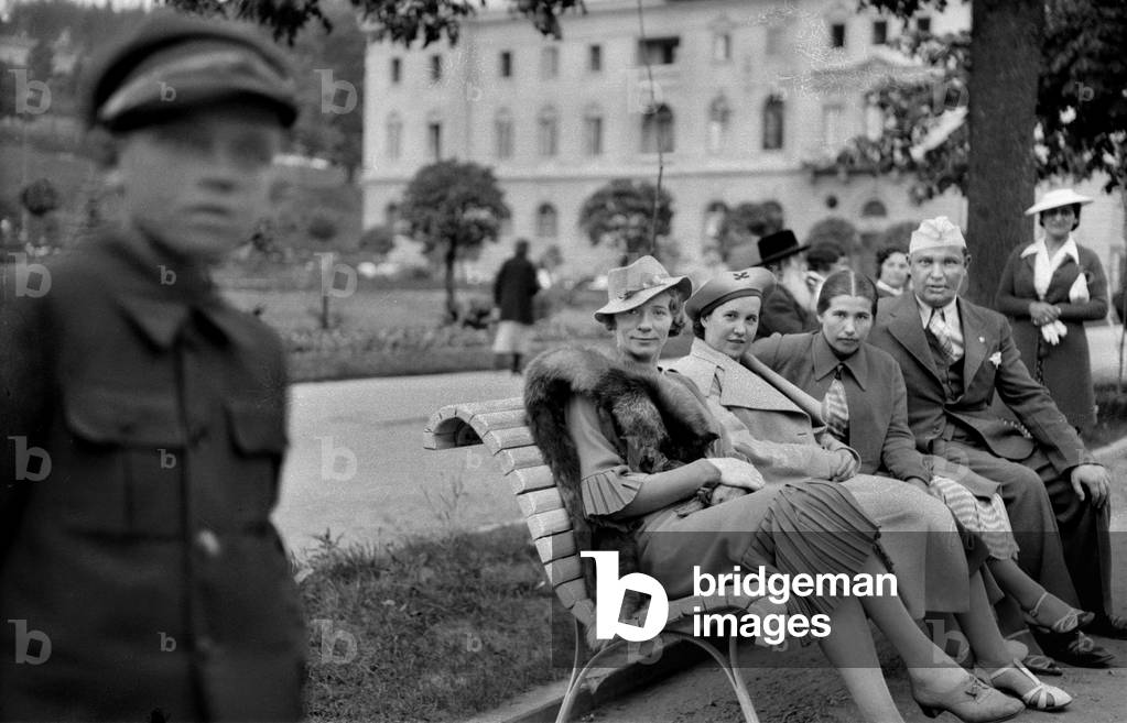 Krynica Gorska Zdroj, resort town in Southern Poland, Dubbed the pearl of polish health resorts, Lesser Poland Province, Beskids mountains. Teachers from Kobryn on vacations organized by Teachers' Association. left: Rywicka, Karolina Buniakowska, JachoÅ‚kowska, BronisÅ‚aw Buniakowski, 1939 