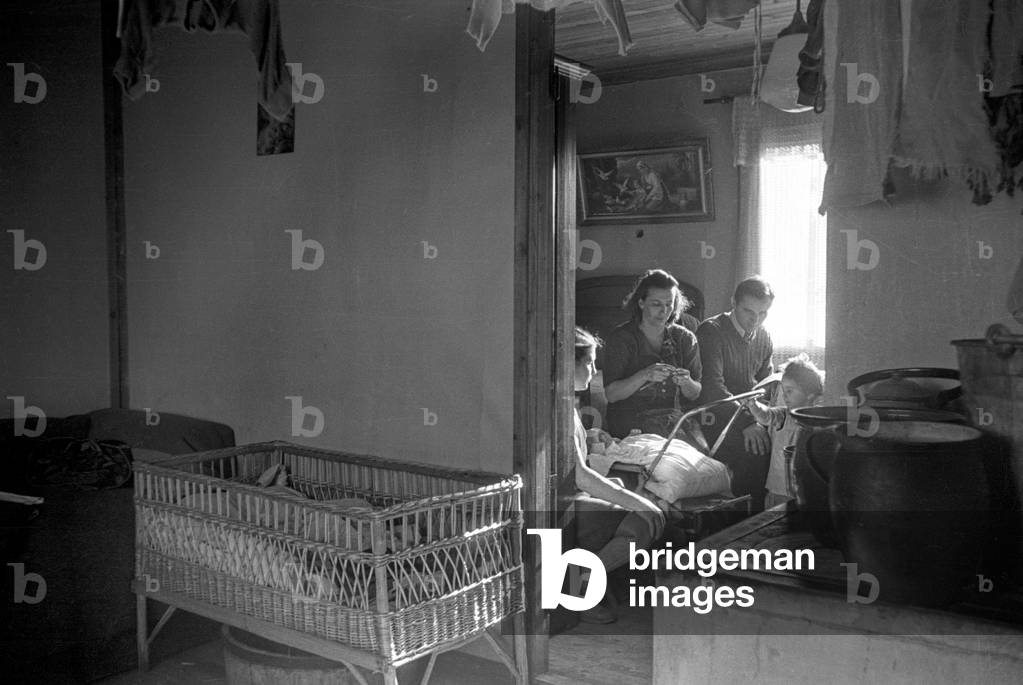 Warsaw, 1947. Flat in Army residential building. 