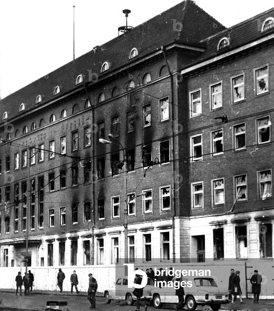 Szczecin, December 1970. December 1970 protests. Burning KW PZPR Communist Party building. 