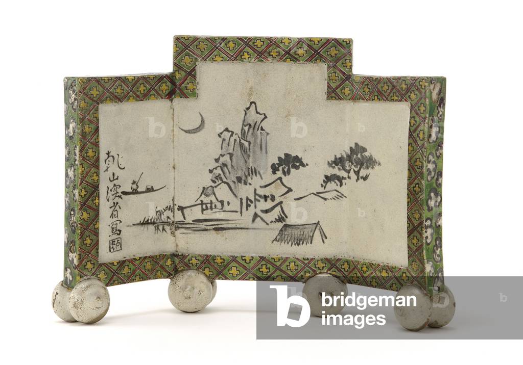 Kenzan style desk screen with design of mountain retreat, Inkstone screen (kenbyo), late 19th century (buff clay, iron pigment, enamels under transparent lead glaze)