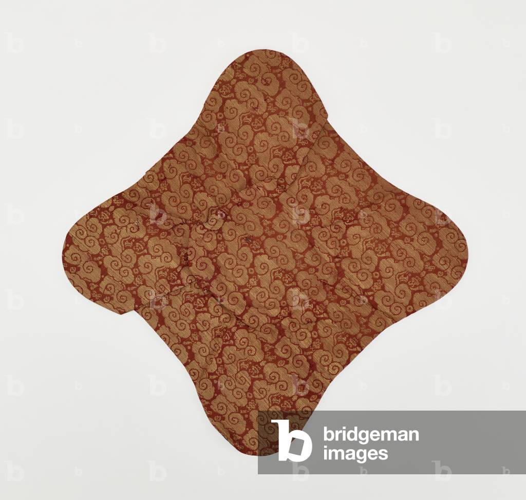 Mouth cover for tea-leaf storage jar (kuchioi), 15th century (silk with gold brocade and plain-weave silk, )