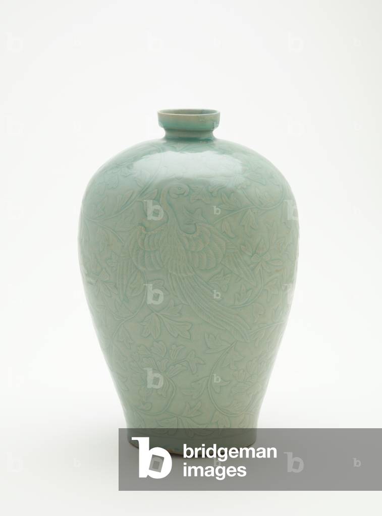 Bottle (maebyeong) with carved and incised design of two phoenixes and peony vinescrolls, mid 12th century (stoneware with celadon glaze)