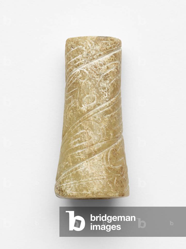 Tubular ornament (shi), 8th century BC (jade, nephrite)
