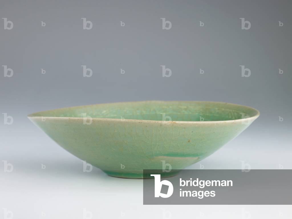 Bowl with inlaid decoration of paired fish, second half of 12th century (stoneware with white inlay under celadon glaze)