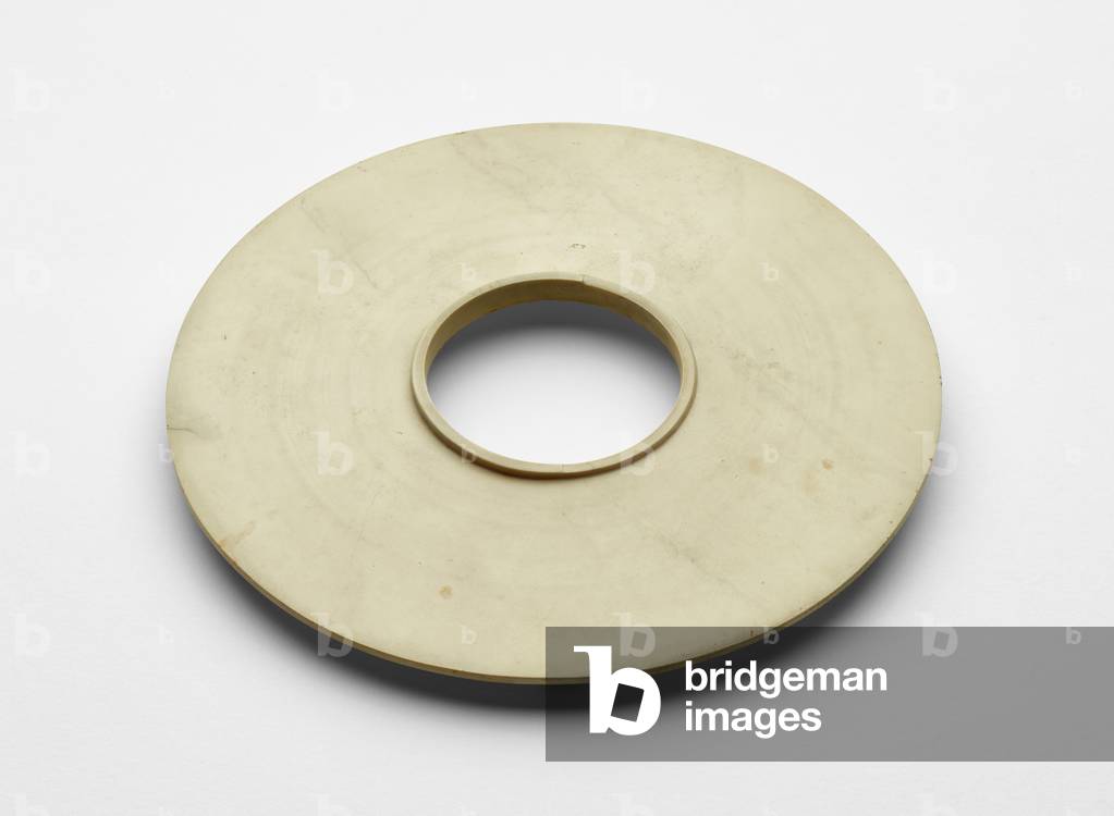 Collared disk, c.1300-c.1050 BC (jade, nephrite)
