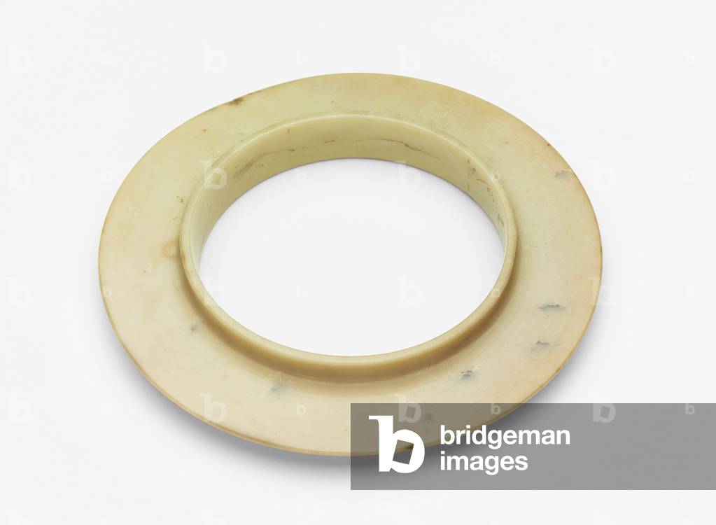 Flanged bracelet, c.1300-c.1050 BC (jade, nephrite)