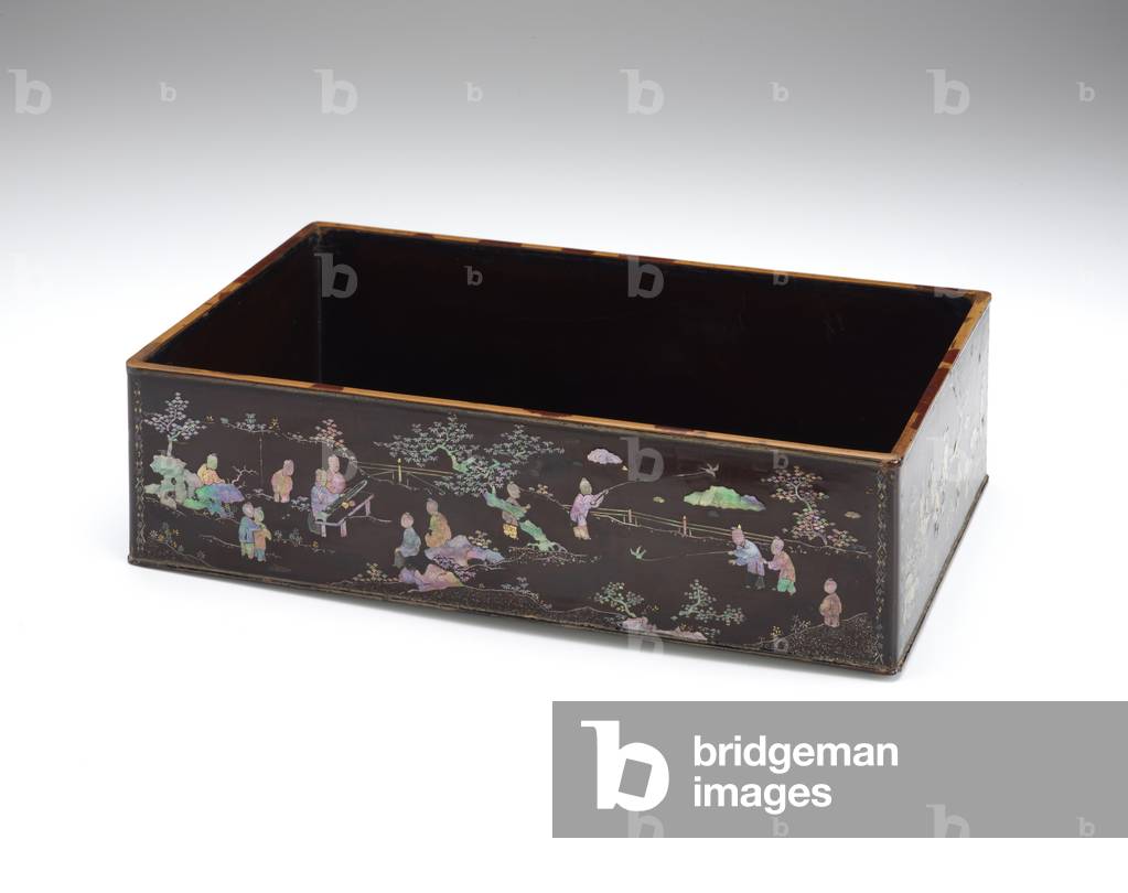 Deep tray, 17th-18th centuries (tray; lacquer on wood, mother-of-pearl, silver, gold and bamboo)