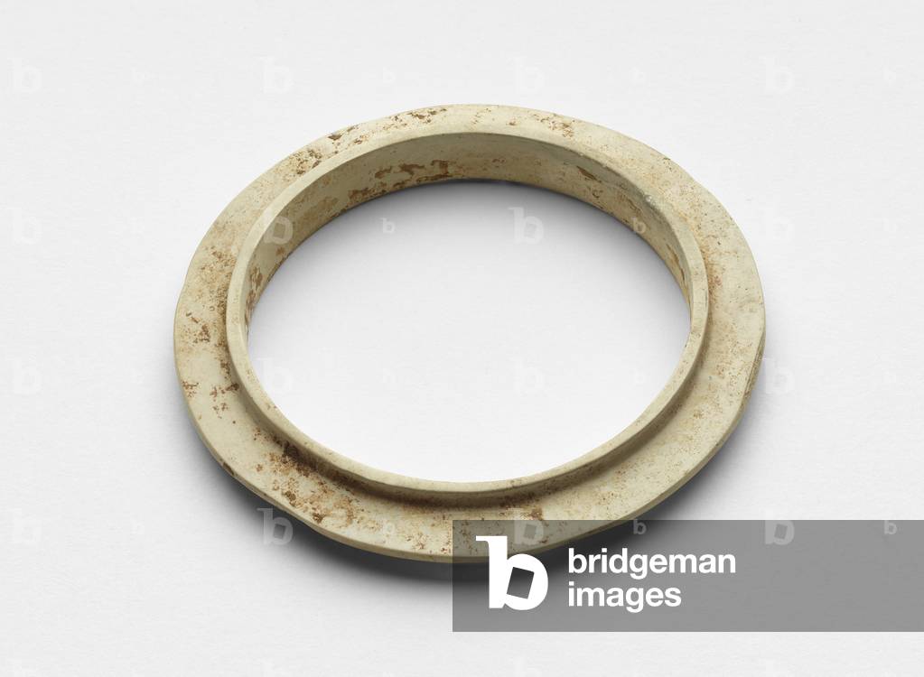 Flanged bracelet, c.1300-c.1050 BC (jade, nephrite)