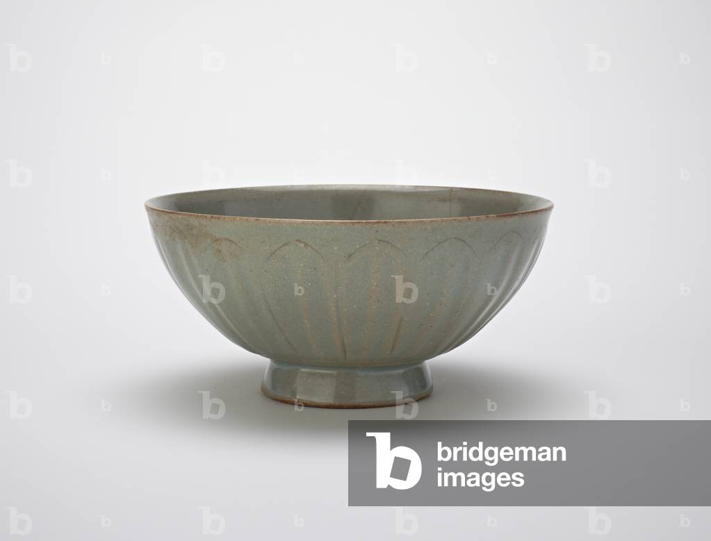 Bowl, 11th century (stoneware with celadon glaze)