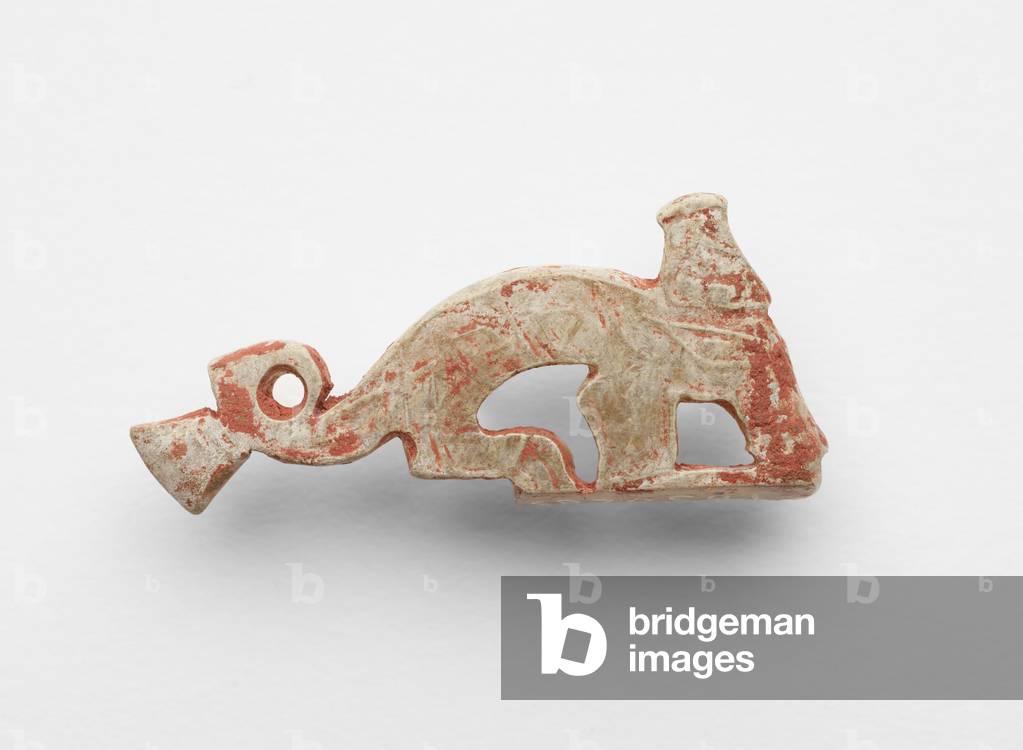 Pendant in the form of a dragon, c.1300-c.1050 BC (jade, nephrite)