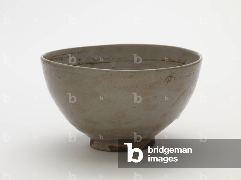 Tea bowl, first half of 17th century (stoneware with transparent, pale blue glaze)