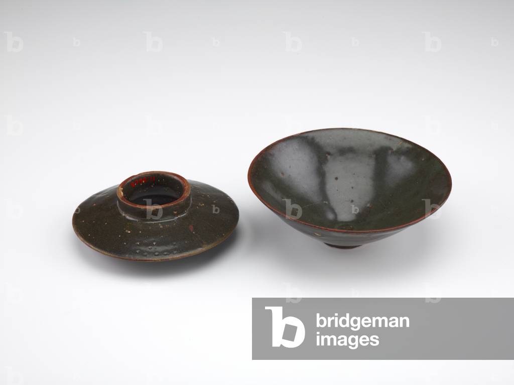 Tea bowl and tea bowl stand, first half of 12th century (stoneware with black slip under celadon glaze)