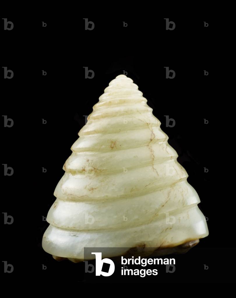 Ornament in the form of a shell, 206 BC-220 CE (jade, nephrite)