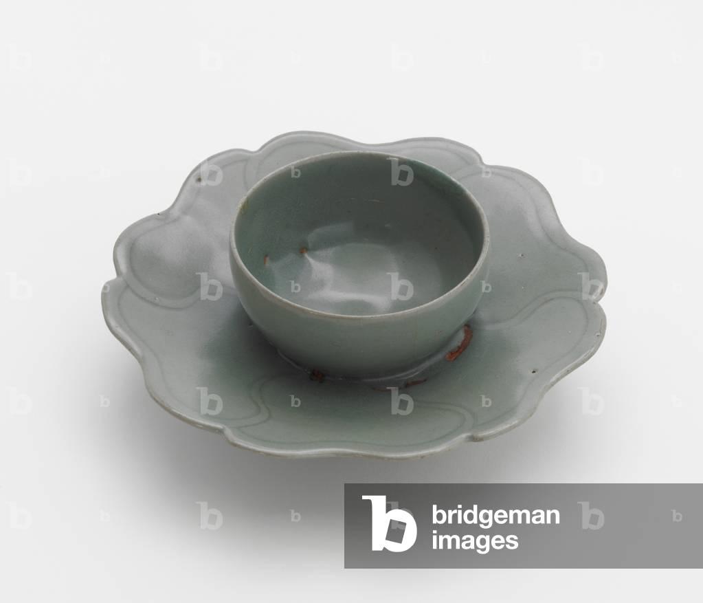 Bowl stand, first half of 12th century (stoneware with celadon glaze)