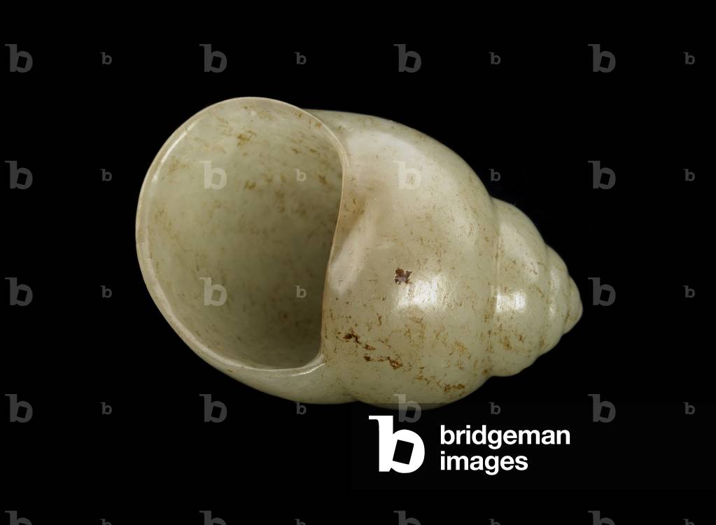 Figure in the form of a conch shell (luo), 7th-8th century (jade)