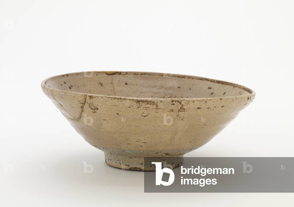 Tea bowl, Idowaki type, Tea bowl (koraijawan), second half of 16th-17th century (stoneware, unvitrified porcelain, with opaque glaze, gold lacquer repairs)