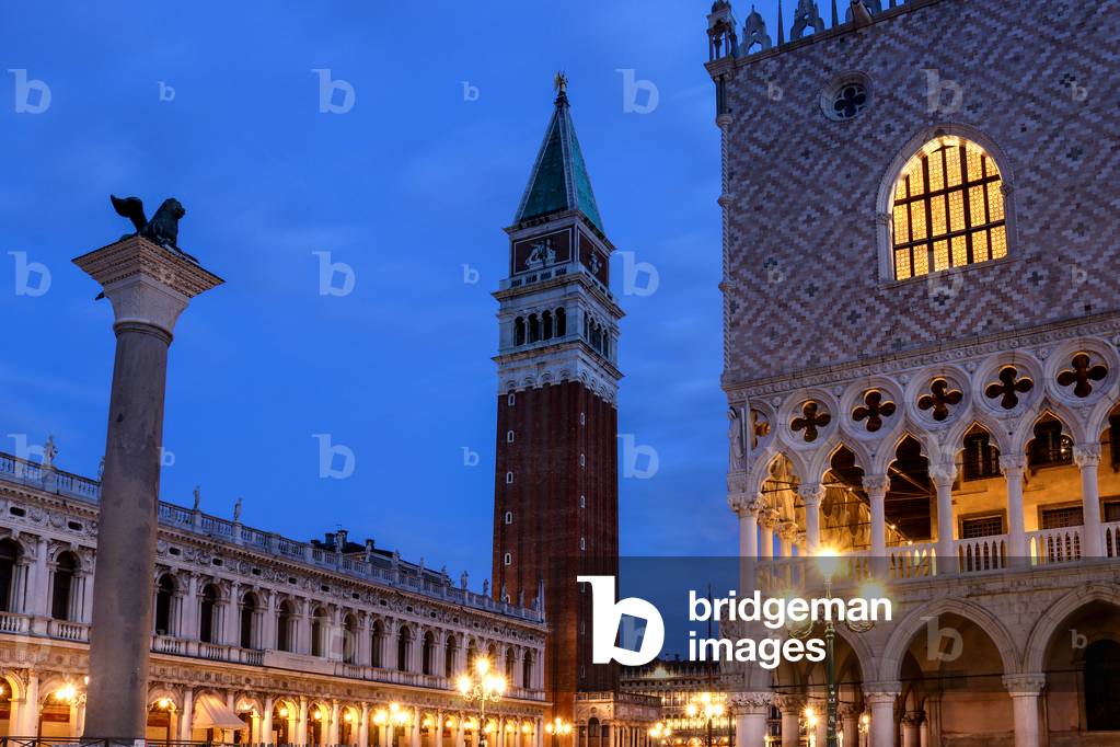St Mark's campanile, biblioteca Marciana, the doge's palace and Column of the Lion, Venice, Italy (photo)