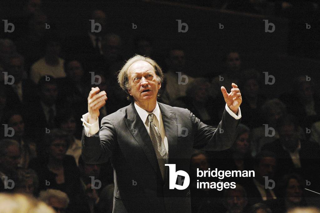 Nikolaus Harnoncourt conducting the Concentus Musicus Vienna at the Lucerne Festival, Switzerland, March 2005