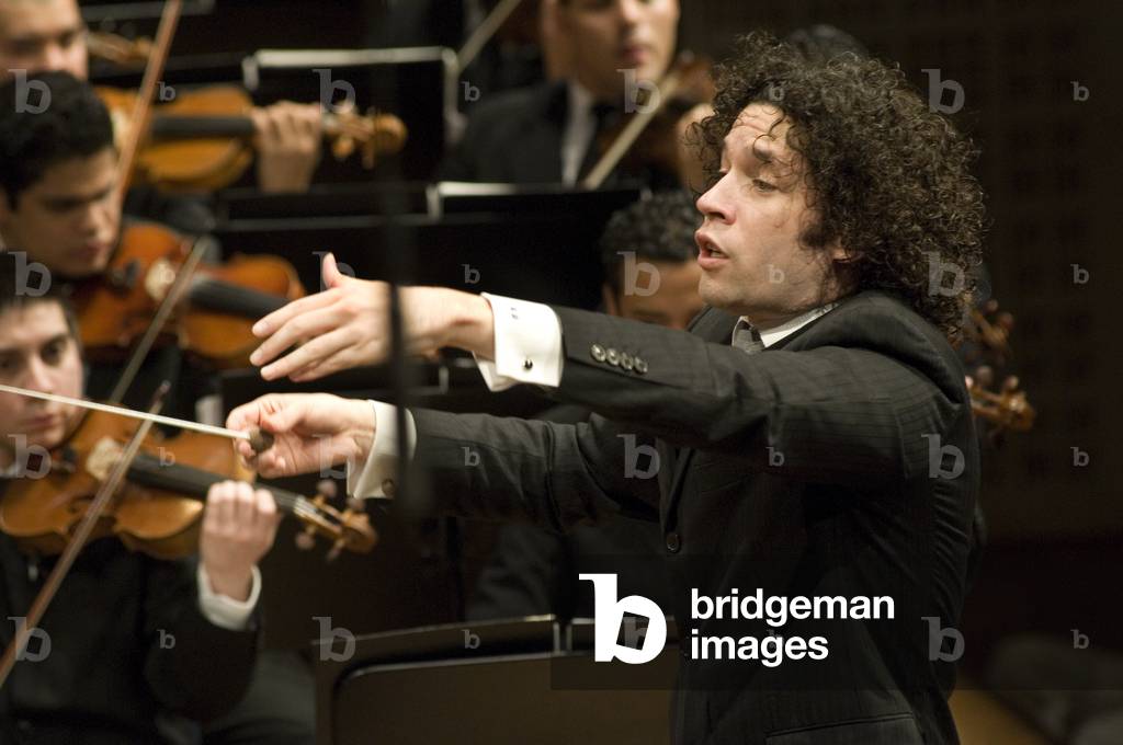 Gustavo Dudamel conducting his Sinfónica de la Juventud Venezolana Simón Bolívar