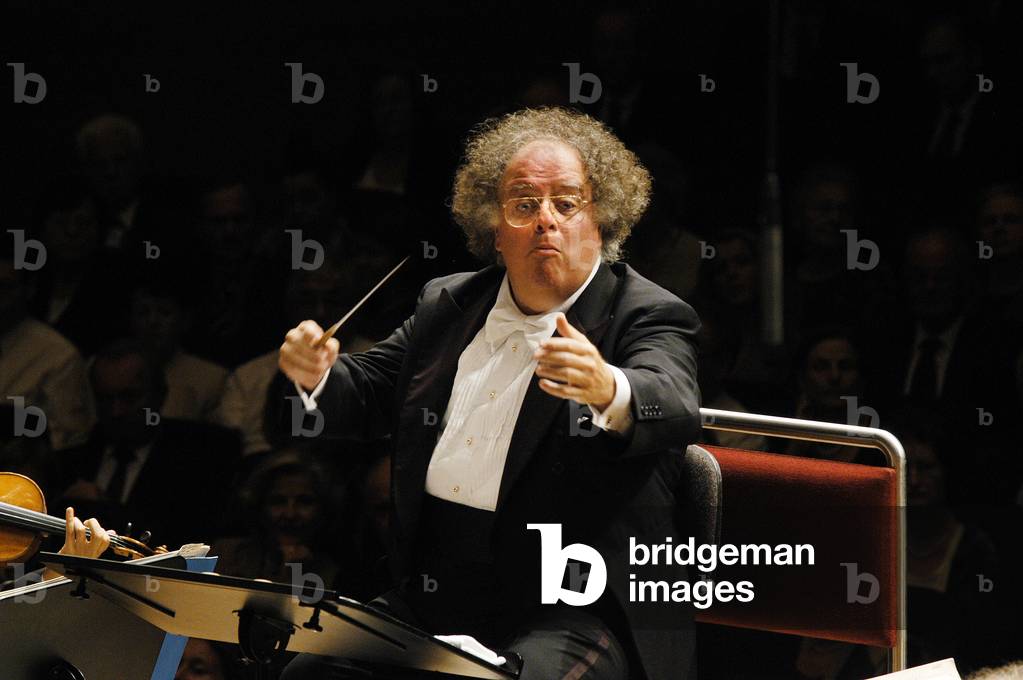 James Levine conducting the Munich Philharmonic Orchestra with baton, at Lucerne, 2003