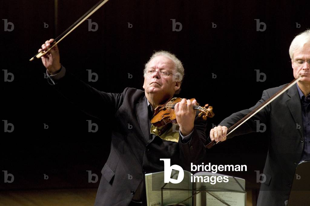 Rainer Kussmaul, leader of the Berlin Baroque Soloists, playing at Lucerne 's Concert Hall KKL