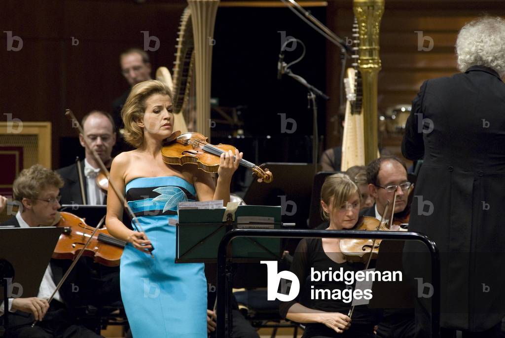 Anne-Sophie Mutter performing work by  Sofia Gubaidulina with Berlin Philharmonic under the conductor Sir Simon Rattle
