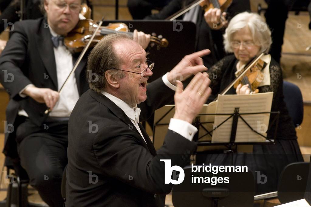 Nikolaus Harnoncourt conducting the Concentus Musicus Vienna in Bach's St