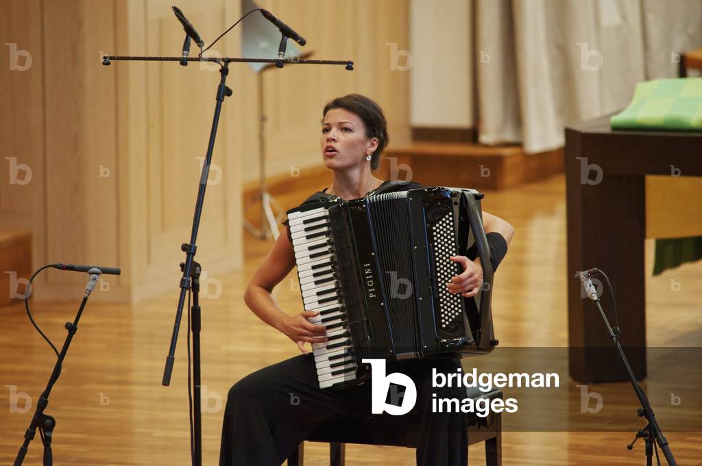 Ksenija Sidorova playing the accordion at Lucernes St