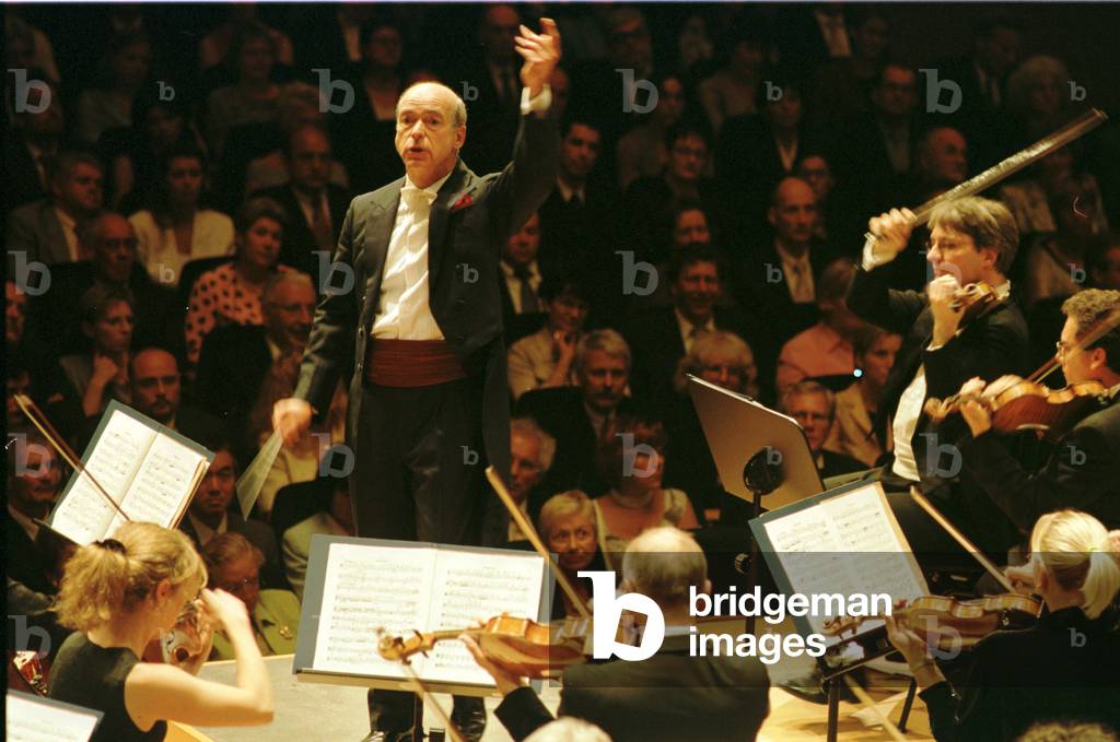 Matthias Bamert conducting Royal Philharmonic Orchestra, 2001,  Lucerne Concert Hall