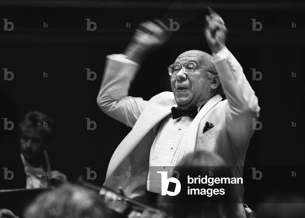 Gennadi Rozhdestvensky conducting with baton at Lucerne, 1994