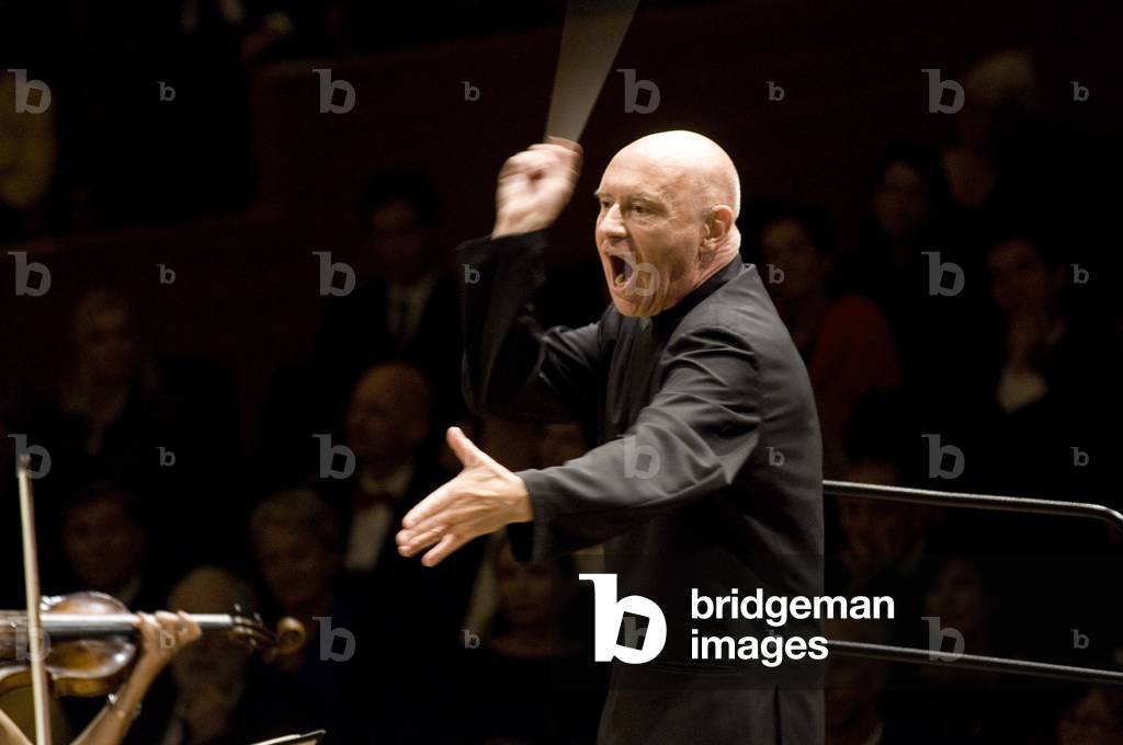 Christoph Eschenbach conducting the Orchestre de Paris