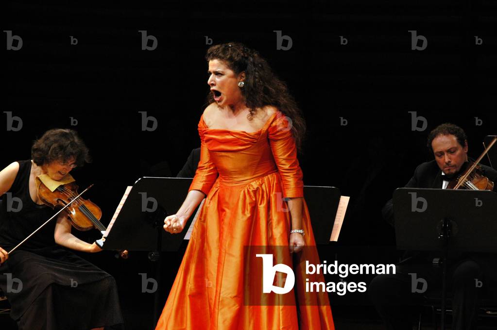Cecilia Bartoli performing with the Ensemble le Musiche Nove in Lucerne 2003