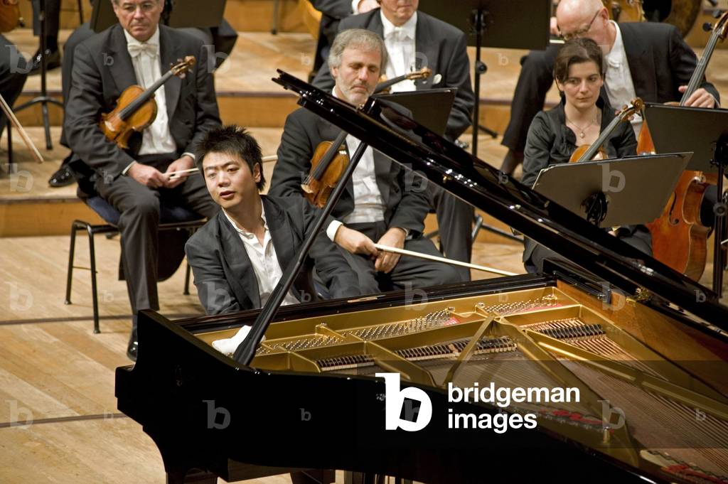 Lang Lang playing together with Vienna Philharmonic/Harnoncourt