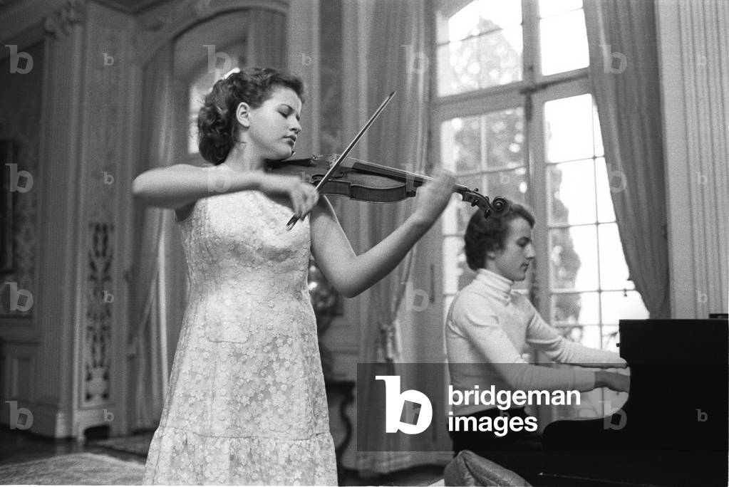 Anne-Sophie Mutter - playing violin at Lucerne, 1976, with her brother Christoph Mutter accompanying her on piano