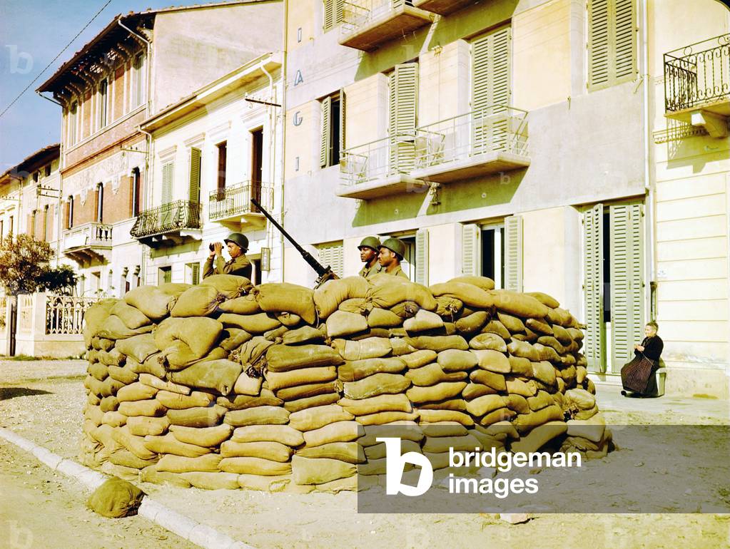 Black American soldiers of the 92nd Infantry Division, Lido Camaiore, Viareggio, Italy, 6th April 1945 (photo)
