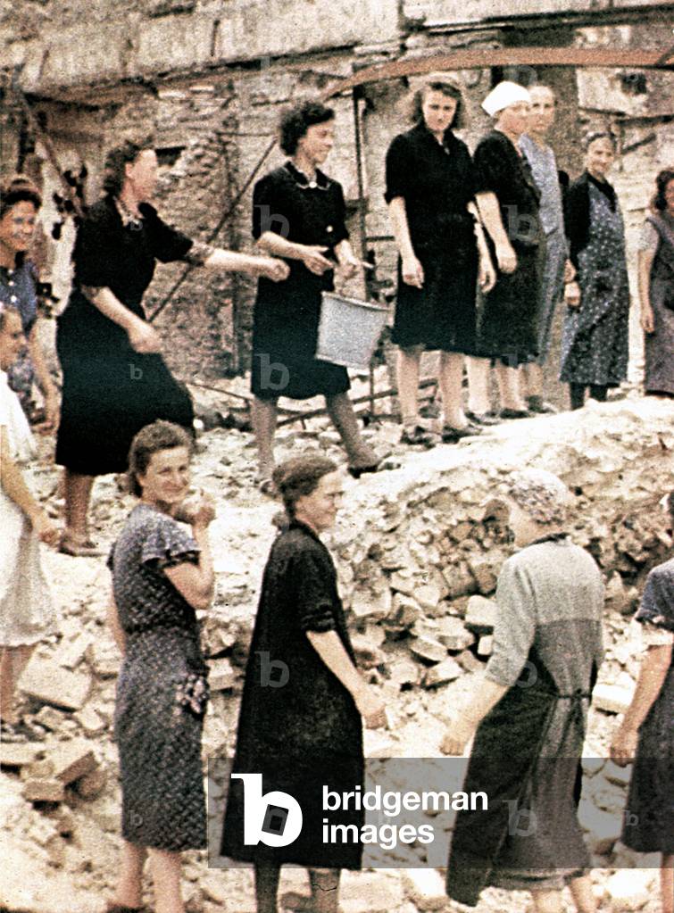 WW II Berlin 1945 (photo)