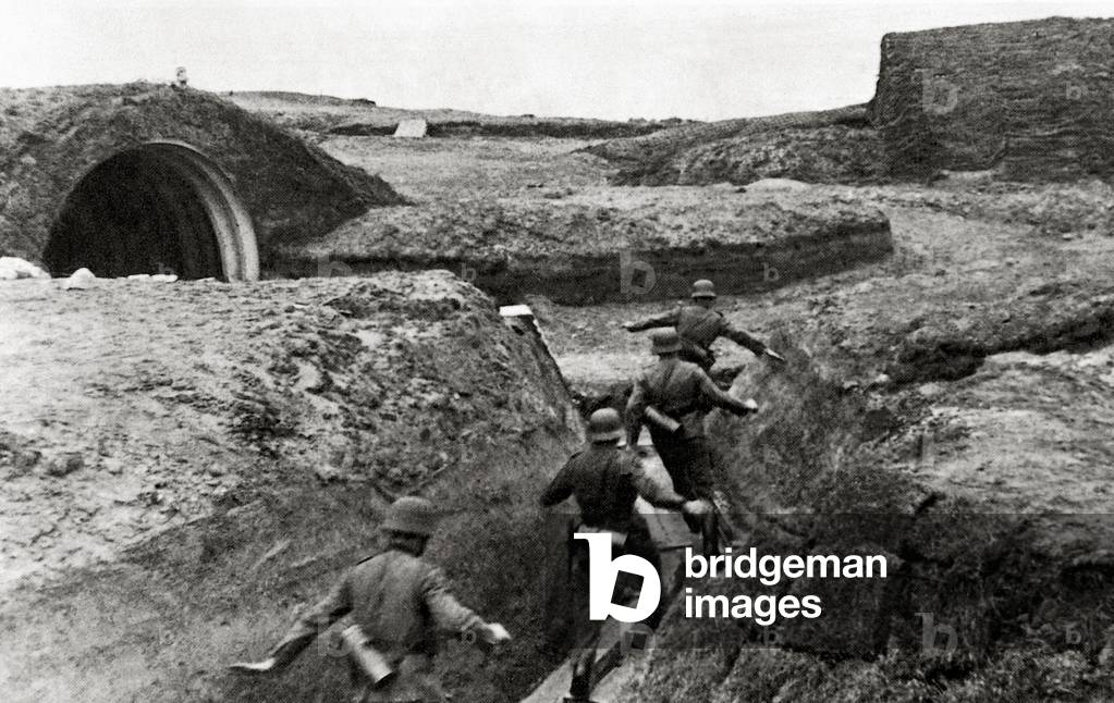 German troops running towards their bunker, Normandy, France, June 1944 (b/w photo)