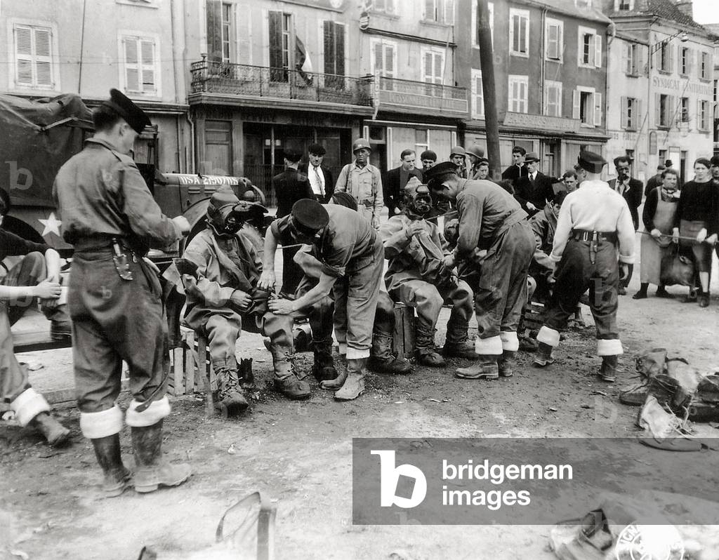 Between Rue Jean- Baptiste Biard and rue Maréchal Foch British sailors are assisting three divers, Cherbourg, Normandy, France, June 1944 (b/w photo)