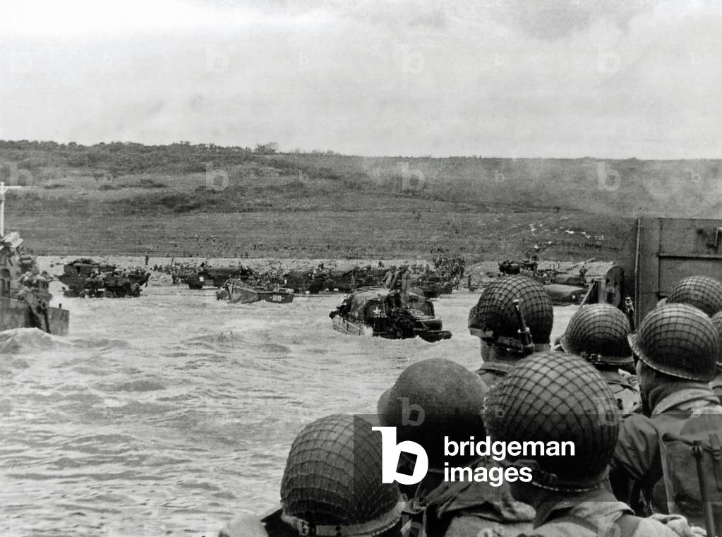 Allied troops landing in Normandy, 1944 (b/w photo)