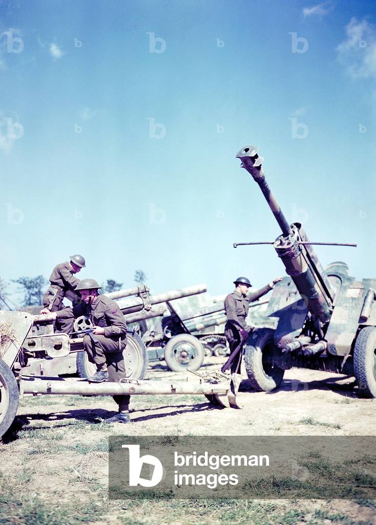 British soldiers inspect a German (ex-Soviet) F-22 USV 75mm gun and other weapons, July 1944 (photo);