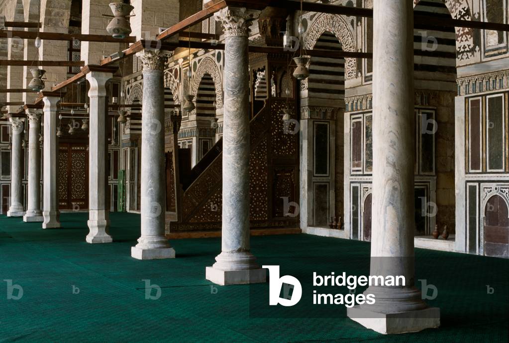 El-Mouayed mosque, prayer hall, Cairo (photo)