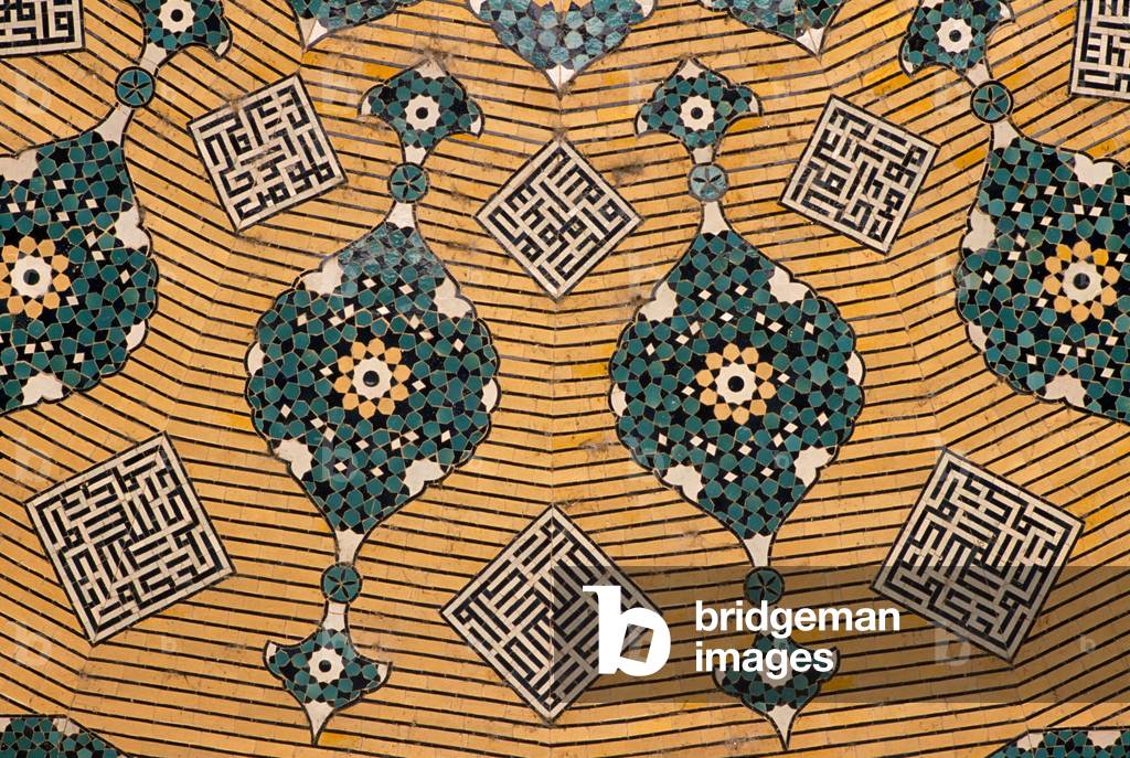 North iwan, interior of the cupola, decorative tilework (photo)