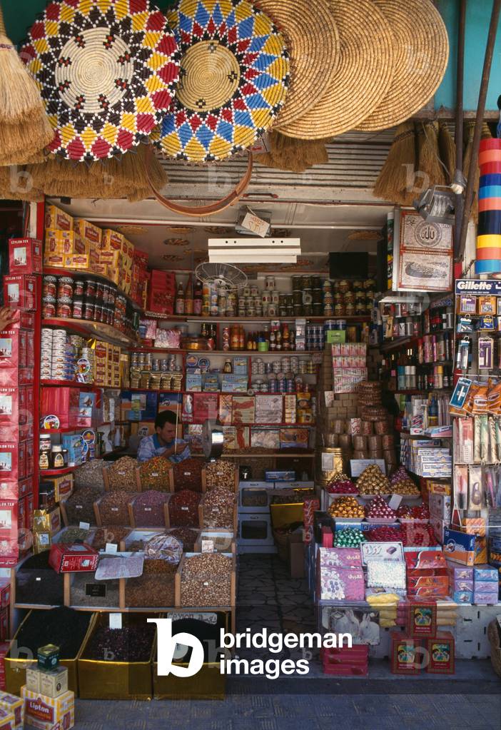 Shop in a souk (photo)