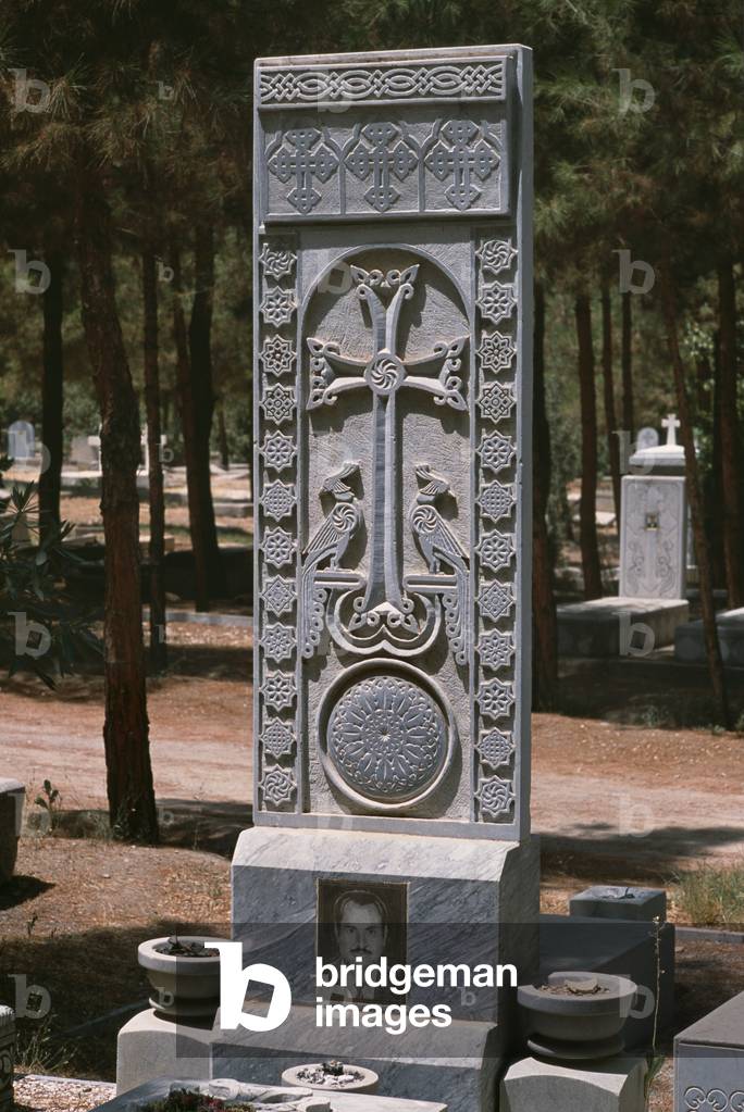 Armenian cemetery, tomb with a stela (photo)