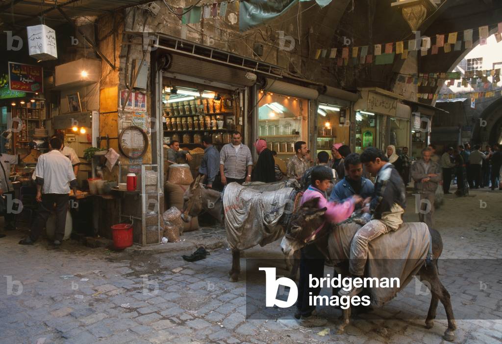 View of a souk (photo)