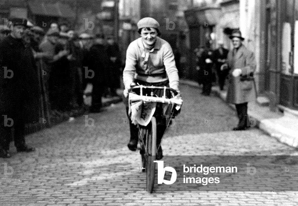 The Newspaper Bearers Race