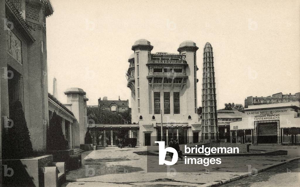 Exhibition of decorative arts in Paris in 1925: tower of Bordeaux (postcard)