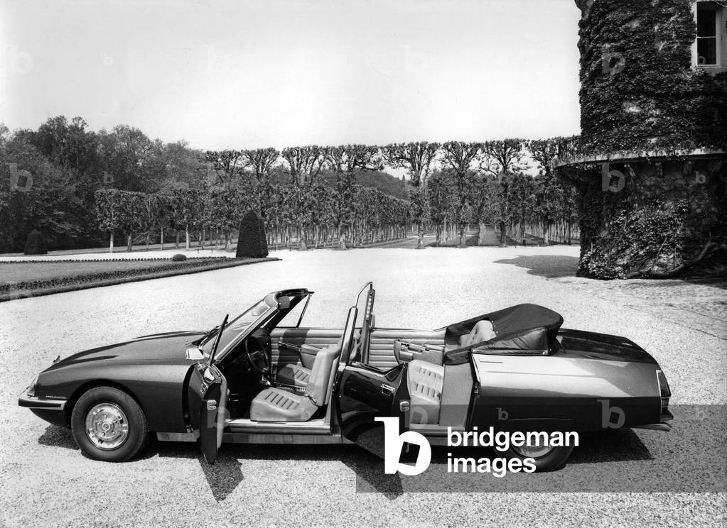 Citroen car (SM) of french president Georges Pompidou, 1970s (photo)